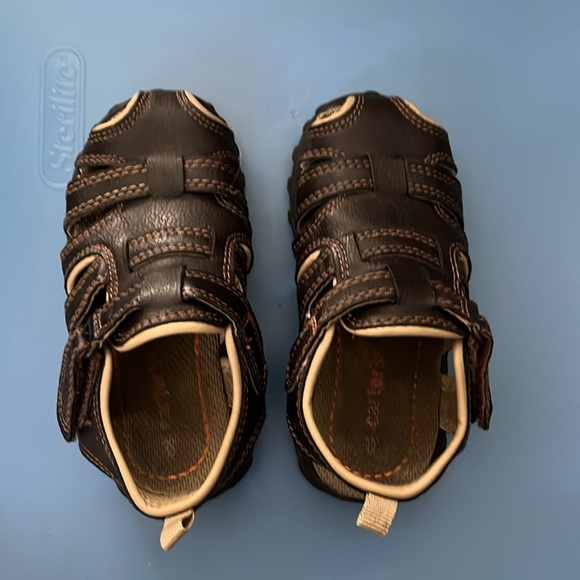 Carter’s brown sandals with Velcro strap - Picture 4 of 7